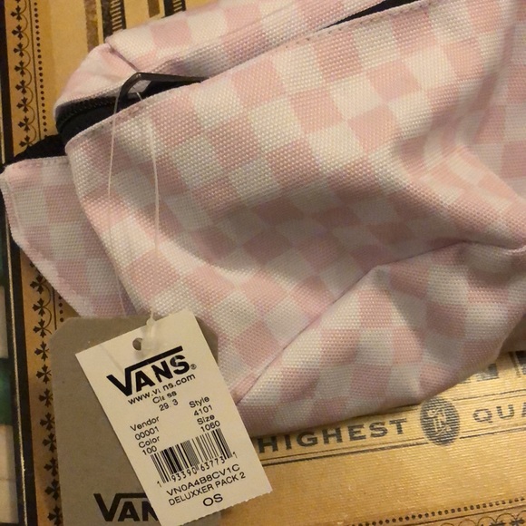 ๐
๐ค๐ป๐น๐
VANS x Pink Checkered Vibes๐ถ๐ค๐ป๐น ๐
- Picture 9 of 10